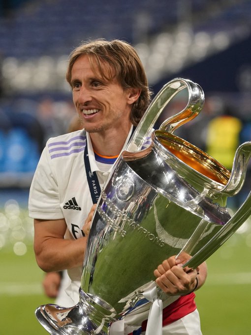 记者：穆斯卡特并不是被“气”走了，他是抽空去上了个厕所