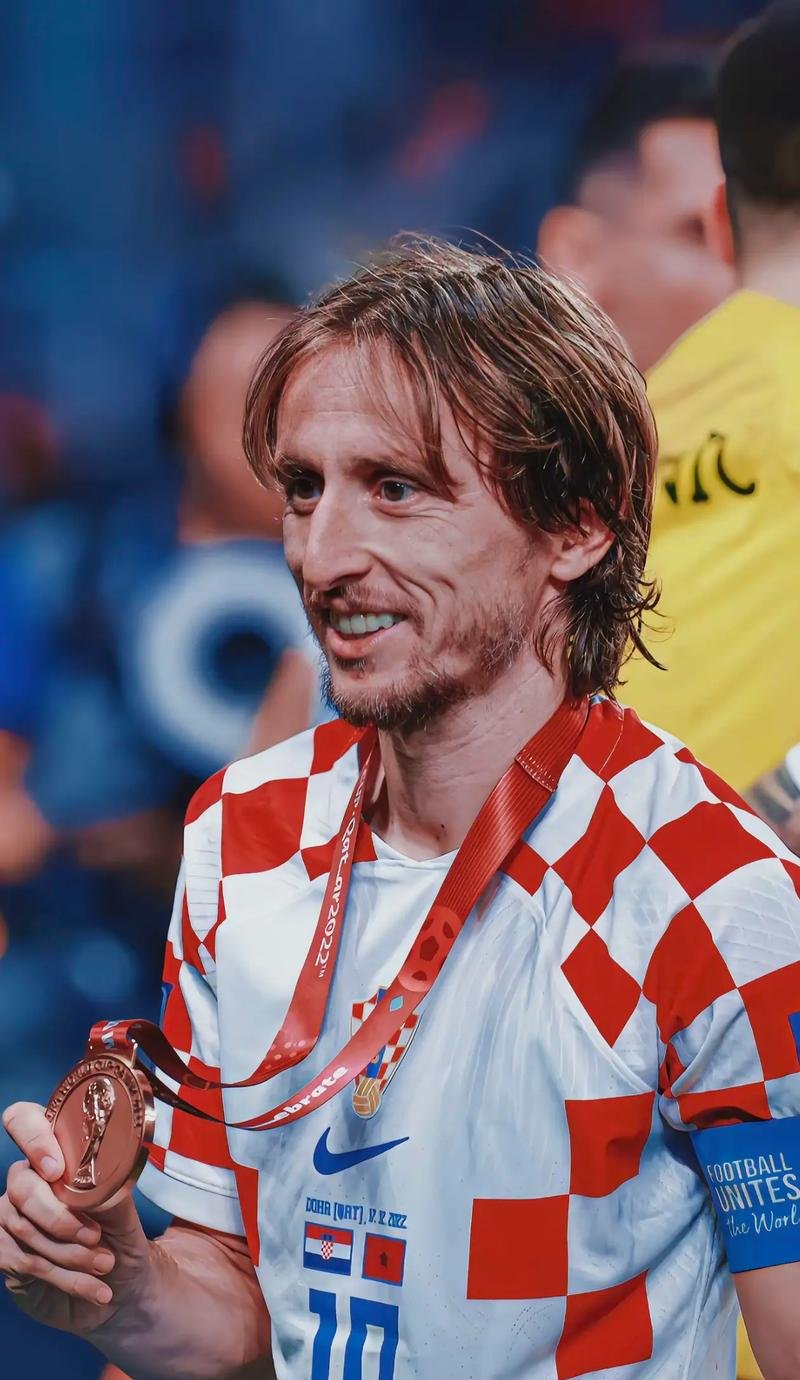 字母哥谈七连败：任何人不该只打着自己的小算盘，必须专注赢球